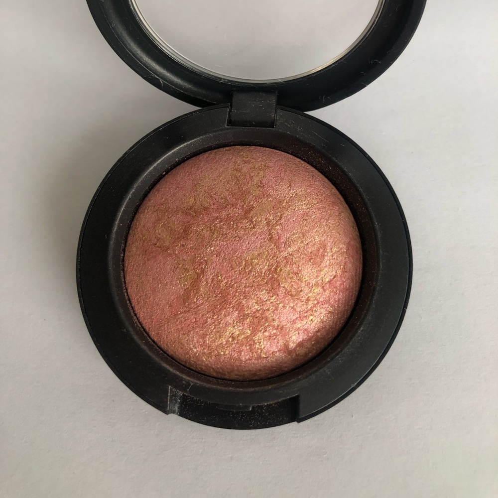 MAC Mineralize Blush Hand - Finish 3.2g